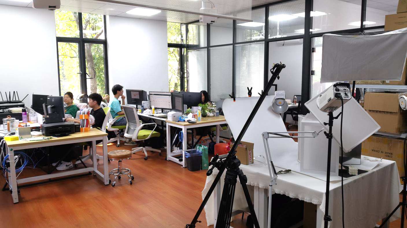 Nanjing Techlets International Trade Co., Ltd. Interactive Projection System