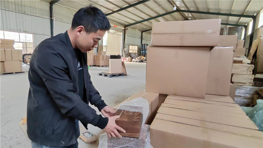 Cao County Huishun Wood Co., Ltd. Decorative Wooden Box