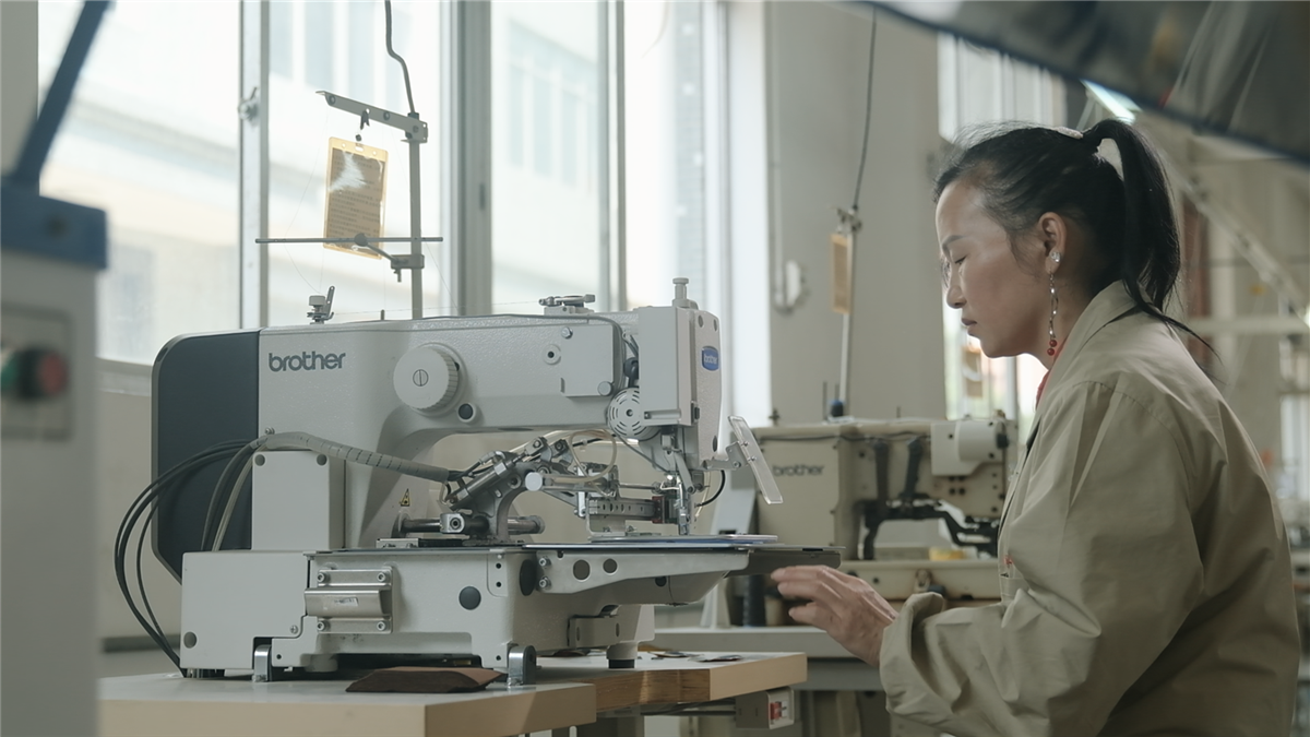 Ningbo Hongyun Clothing Co., Ltd. overcoats