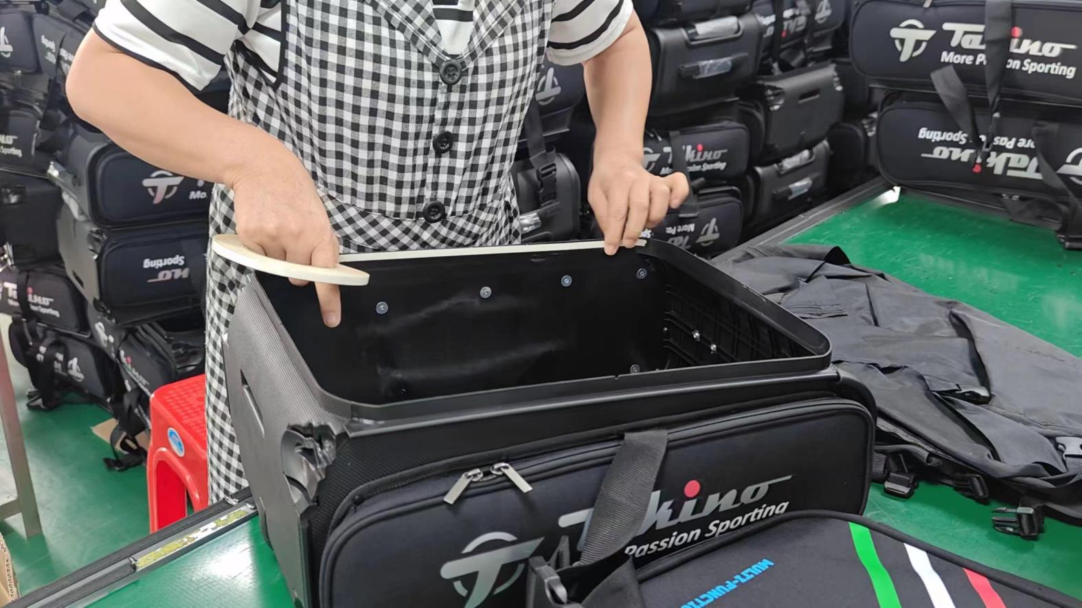 Guangzhou Hongxin Luggage And Leather Goods Co., Ltd. Cosmetic Bags