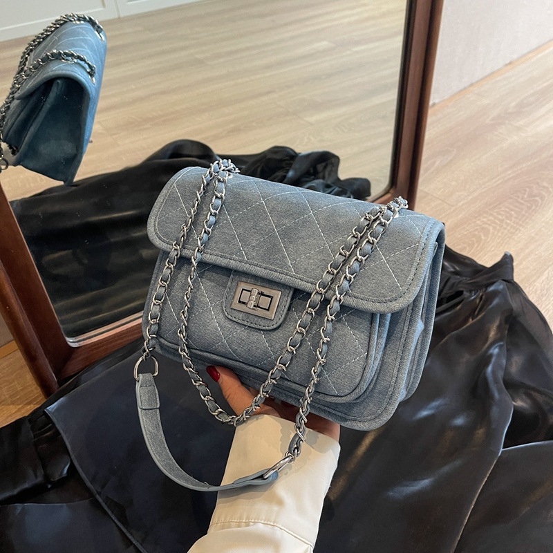 Shaanxi Geogi Maer Network Technology Co., Ltd. Net red Ringer niche ladies bag 2023 new retro female chain crossbody bag foreign style single shoulder small square bag