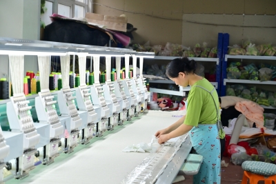 Yangzhou Yiyi Import & Export Co., Ltd. Plush Doll