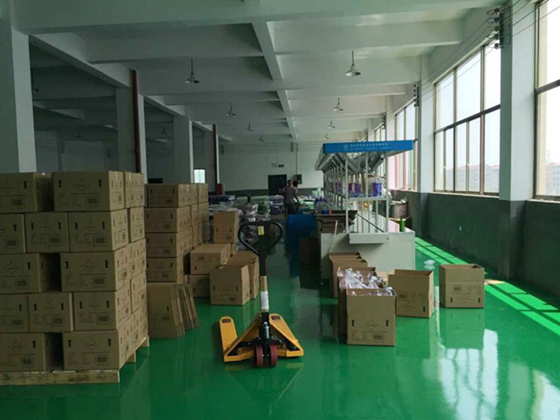 Zhuhai Lianzhong Plastic Hardware Co., Ltd. Plastic Water Bottles