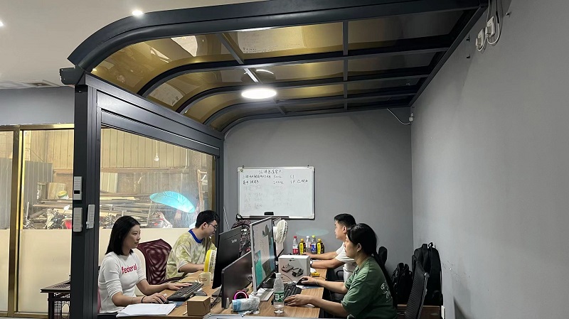 Chengdu Toscana Technology Co., Ltd. Retractable Awnings