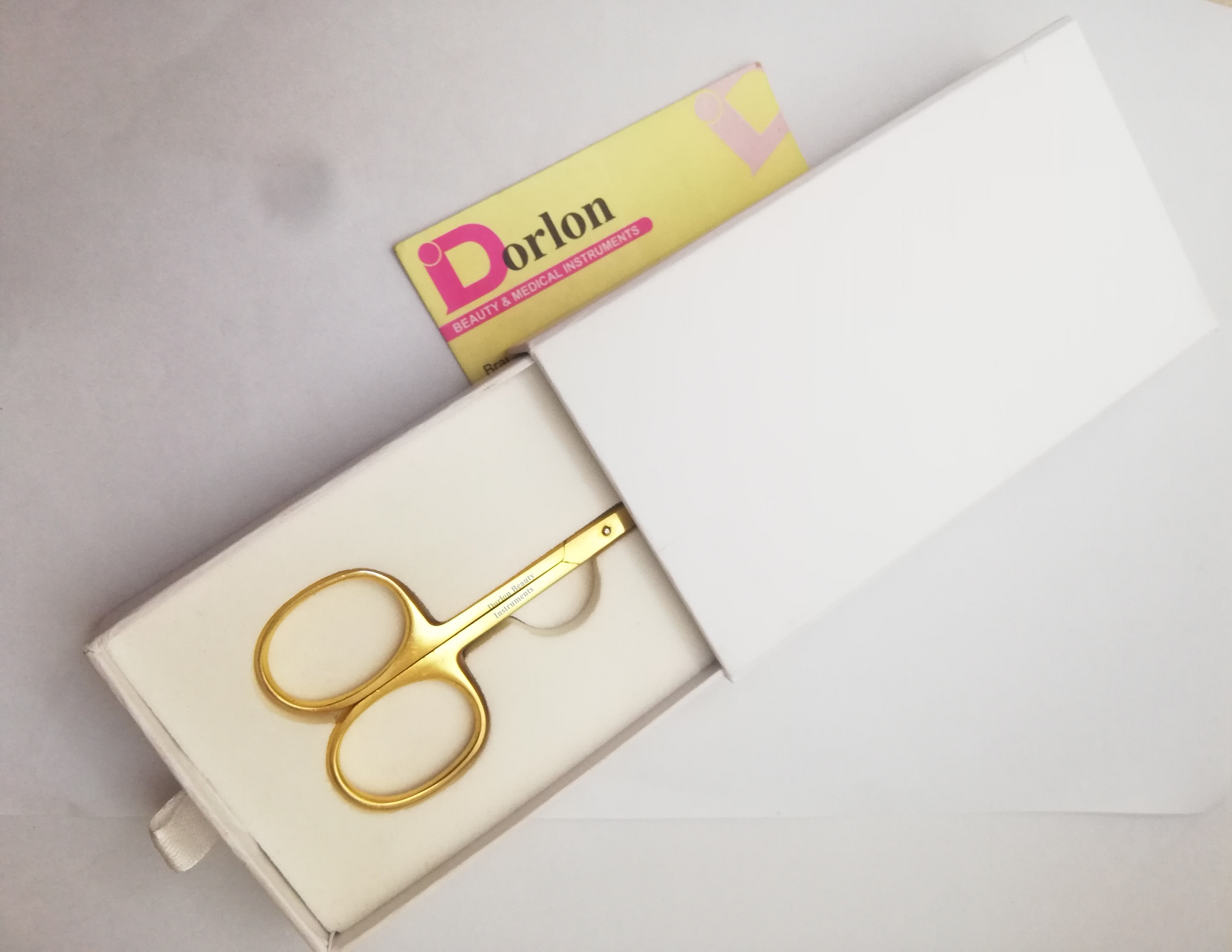 Professional Stainless Steel Nail & Eyebrow Scissors Sharp Cuticle Grooming Scissor with Metal Handle Boxed Personal Care Tool