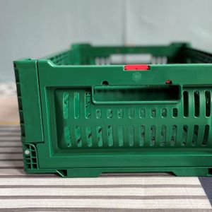 wholesale green color sturdy reusable 500x330x170 mm collapsible and stackable plastic vented type storage crate basket