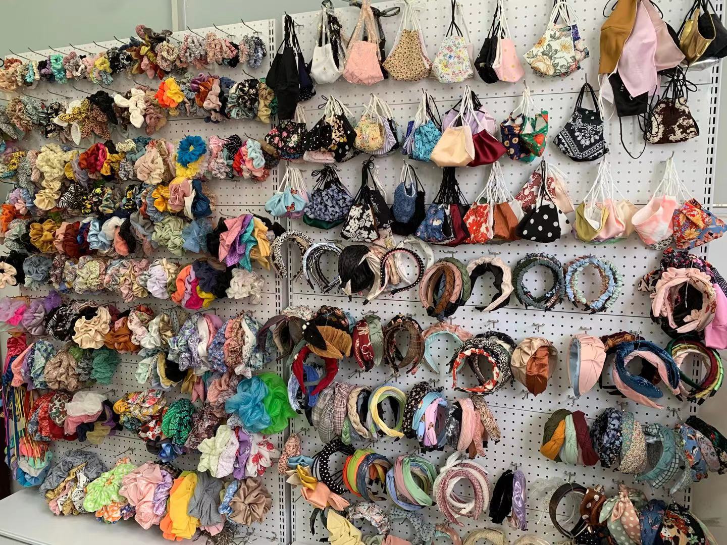 Shenzhen Qianyu Accessories Co., Ltd. Hair Clips