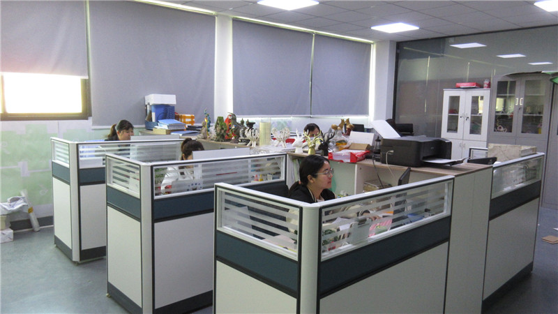 Quanzhou Jianhong Crafts Co., Ltd. Resin Christmas Statue