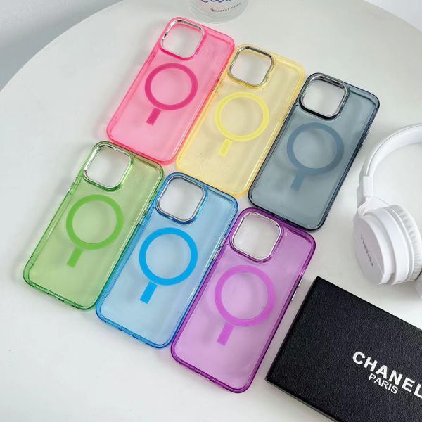wholesale crystal clear tpu pc phone case with magnetic suction for iPhone14 15 pro max candy transparent mobile phone case