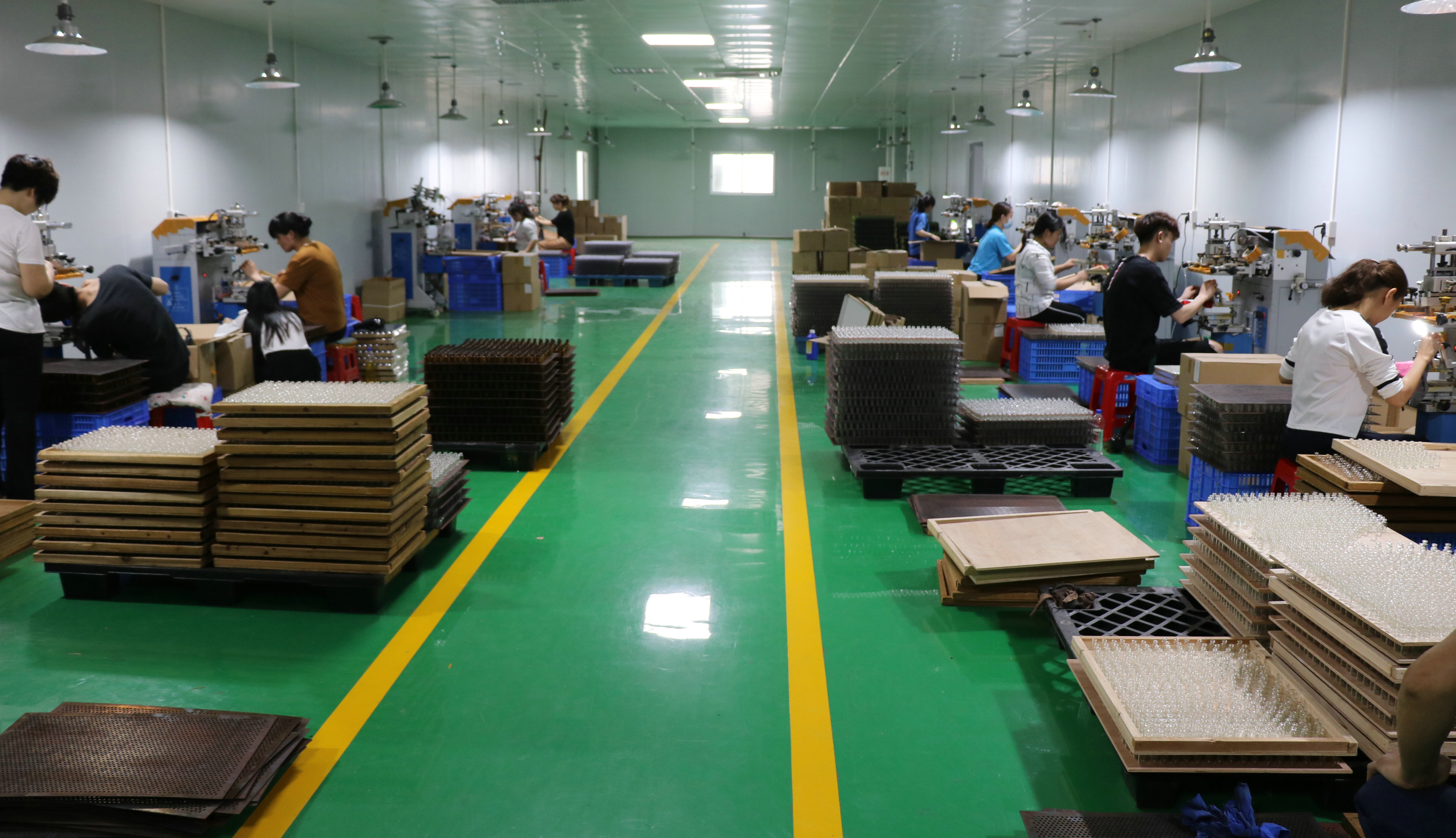 Guangzhou Lanjing Glass Products Co., Ltd. Essential Oil Bottles