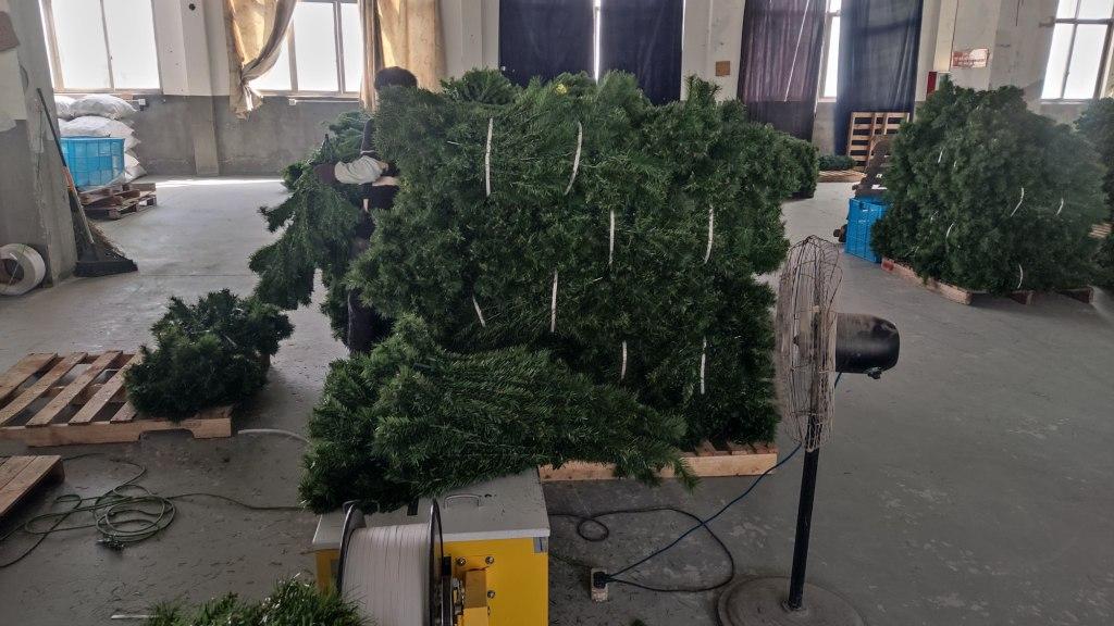 Yiwu Mali Tree Christmas Arts And Crafts Co., Ltd. Christmas Wreaths