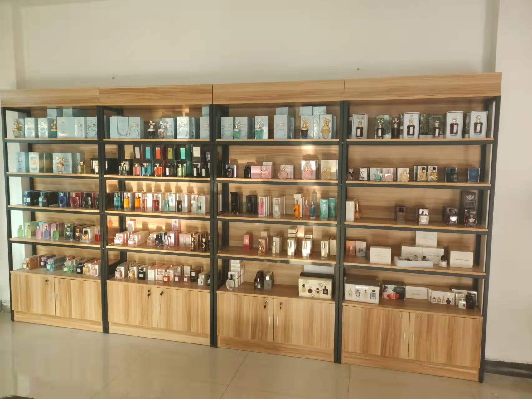 Guangzhou Yue Aiya Cosmetics Co., Ltd. perfume sets
