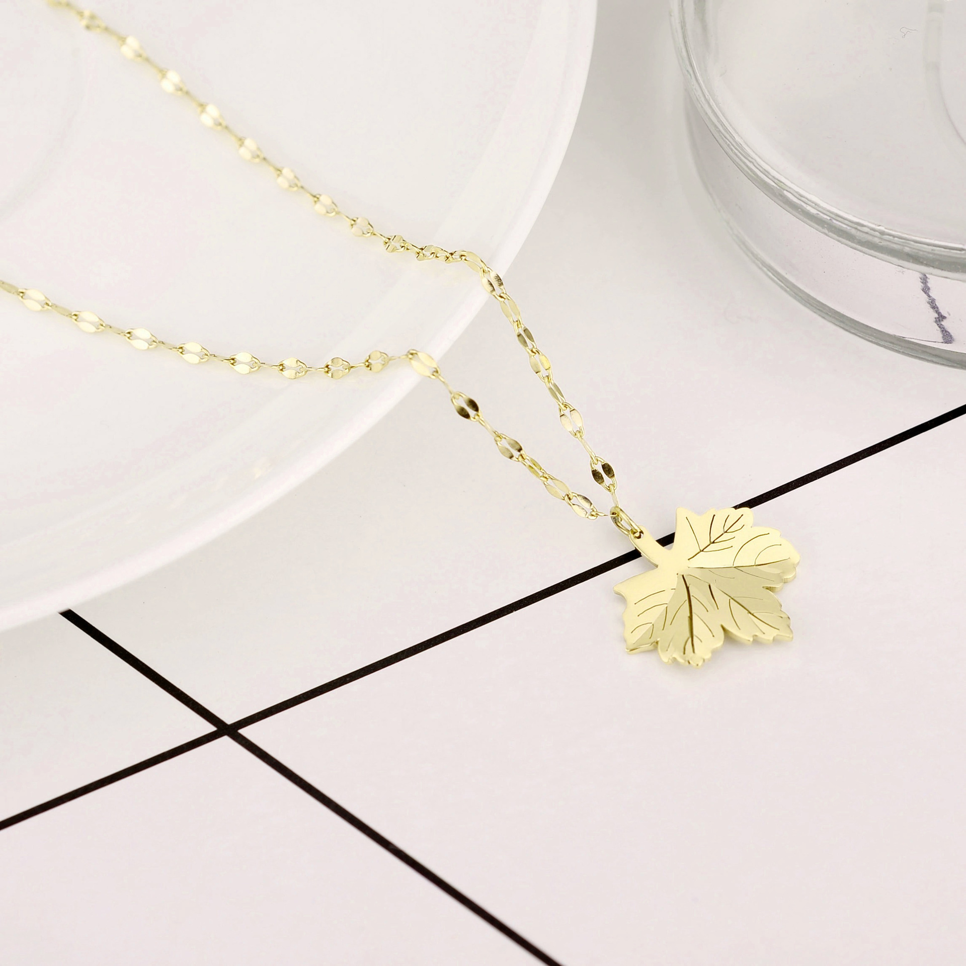 Classic Fashion Titanium Steel Maple Pendant Necklace 2024 Fashion Jewelry Wedding Party Women's Sexy Necklace