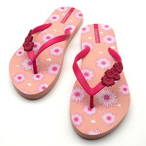 Lightweight PVC Strap and PE Outsole Flip Flop Anti-Slip Outdoor Slippers for Summer Spring Autumn Seasons