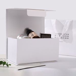 Luxury packaging paper gift skincare set box and paper bags and white magnetic packaging box