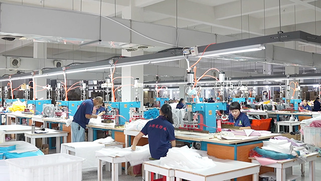 Jiangxi Xiaokonglong Rainproof Products Co., Ltd. Raincoat