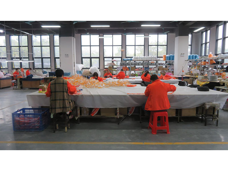 Yicai (HK) Industry Limited school bags