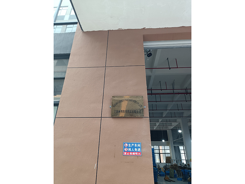 Ningbo Liberty Port Trading Co., Ltd. Zippers
