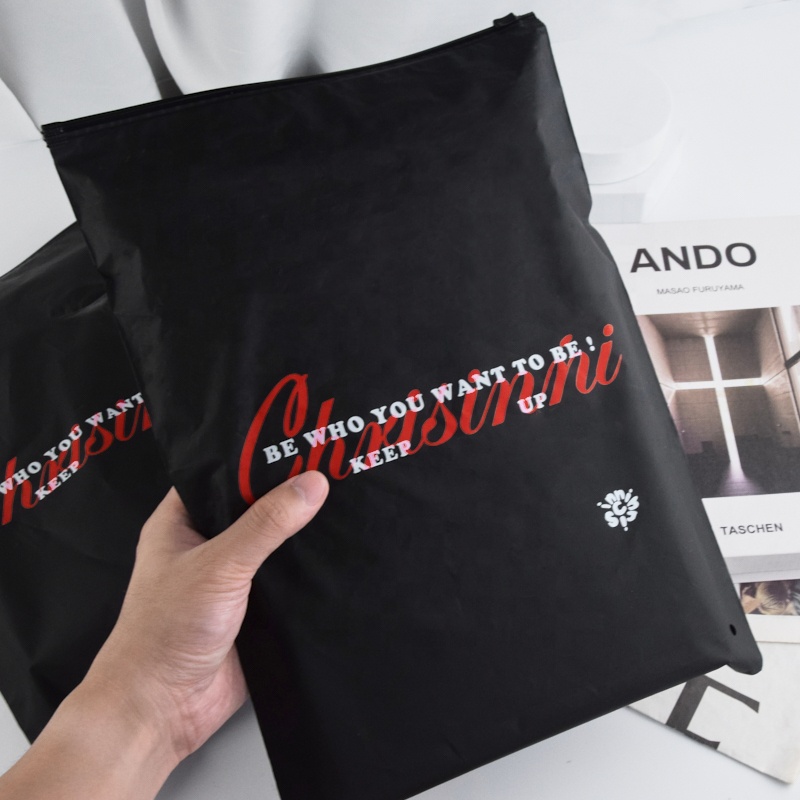 ODM OEM Gift Portable Matte Frosted Plastic Packaging Zipper Bag For Clothing