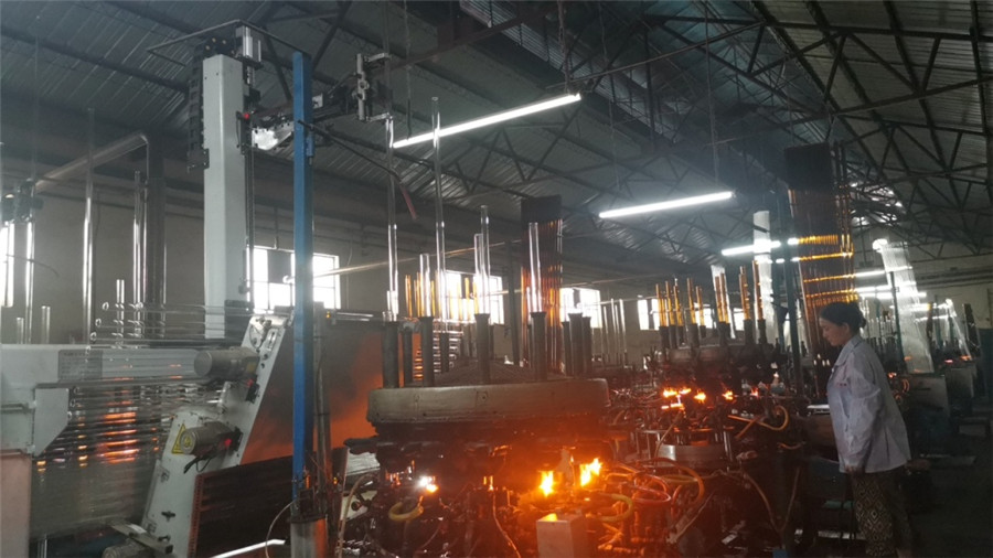 Puyang Shixuan Pharmaceutical Glass Products Co., Ltd. factory image 5