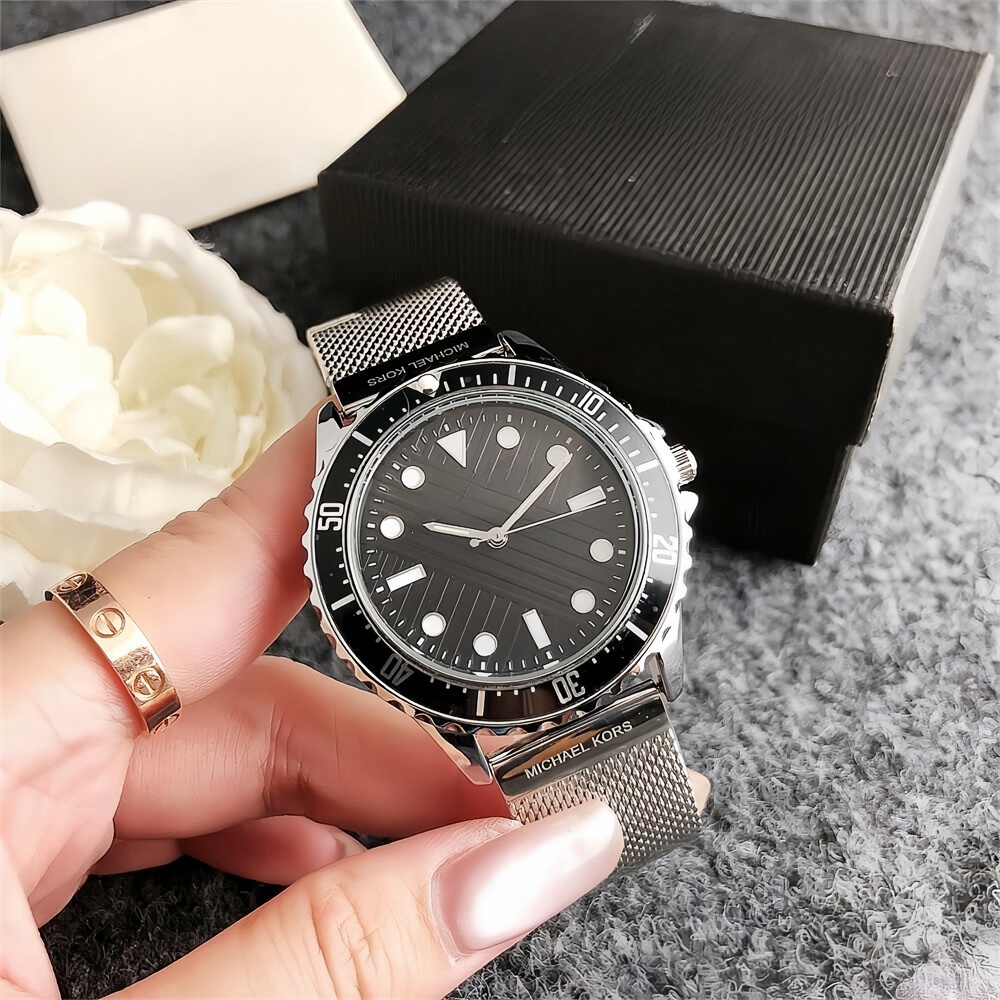 Foshan Laotingshi Technology Co., Ltd. Wholesale Diamond Gold Latest Alloy Round ladies watch Fashion Steel Business Luxury Exquisite Watch