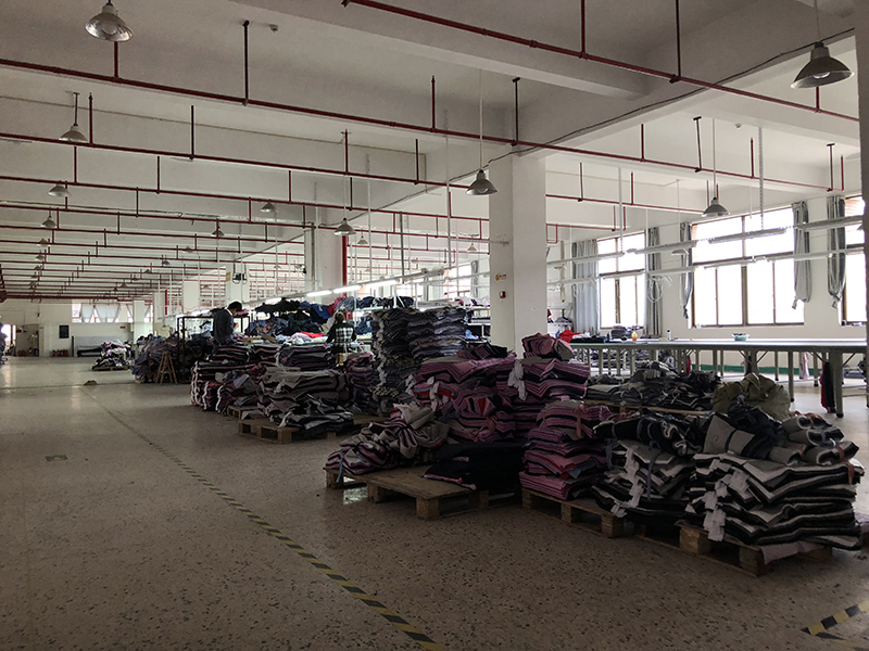 Yiwu Leading Fashion Co., Ltd. Business shirts