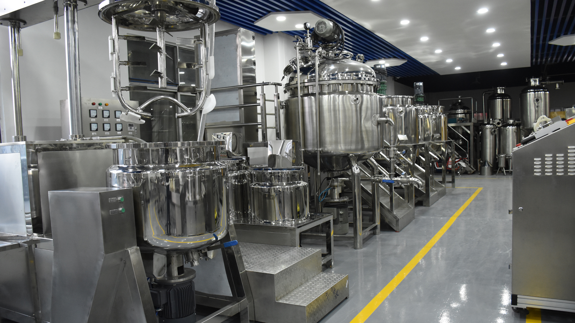 Guangzhou AiK Machinery Technology Co., Ltd. Vacuum Homogenizer Mixer