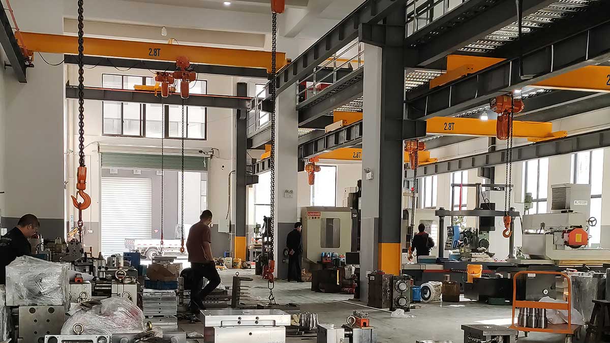 Taizhou Hangxiang Plastic Mould Co., Ltd. Plastic injection mould