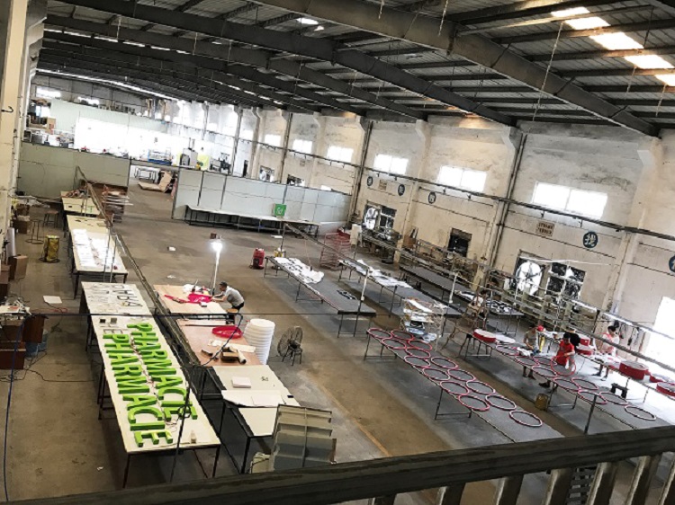Zhongshan Longlu Display Industrial Co., Ltd. Neon Signs