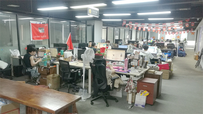 Hunan Dark Horse Tongda Supply Chain Management Co., Ltd. Kaftan