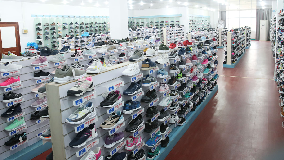 Ningbo Youqi Import & Export Co., Ltd. Sports Shoes