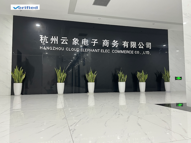 Hangzhou Cloud Elephant Electronic Commerce Co., Ltd. dog sweater