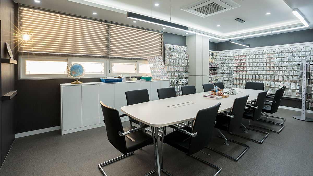 SHINE B Co., Ltd. Semi-cured Gel Nails