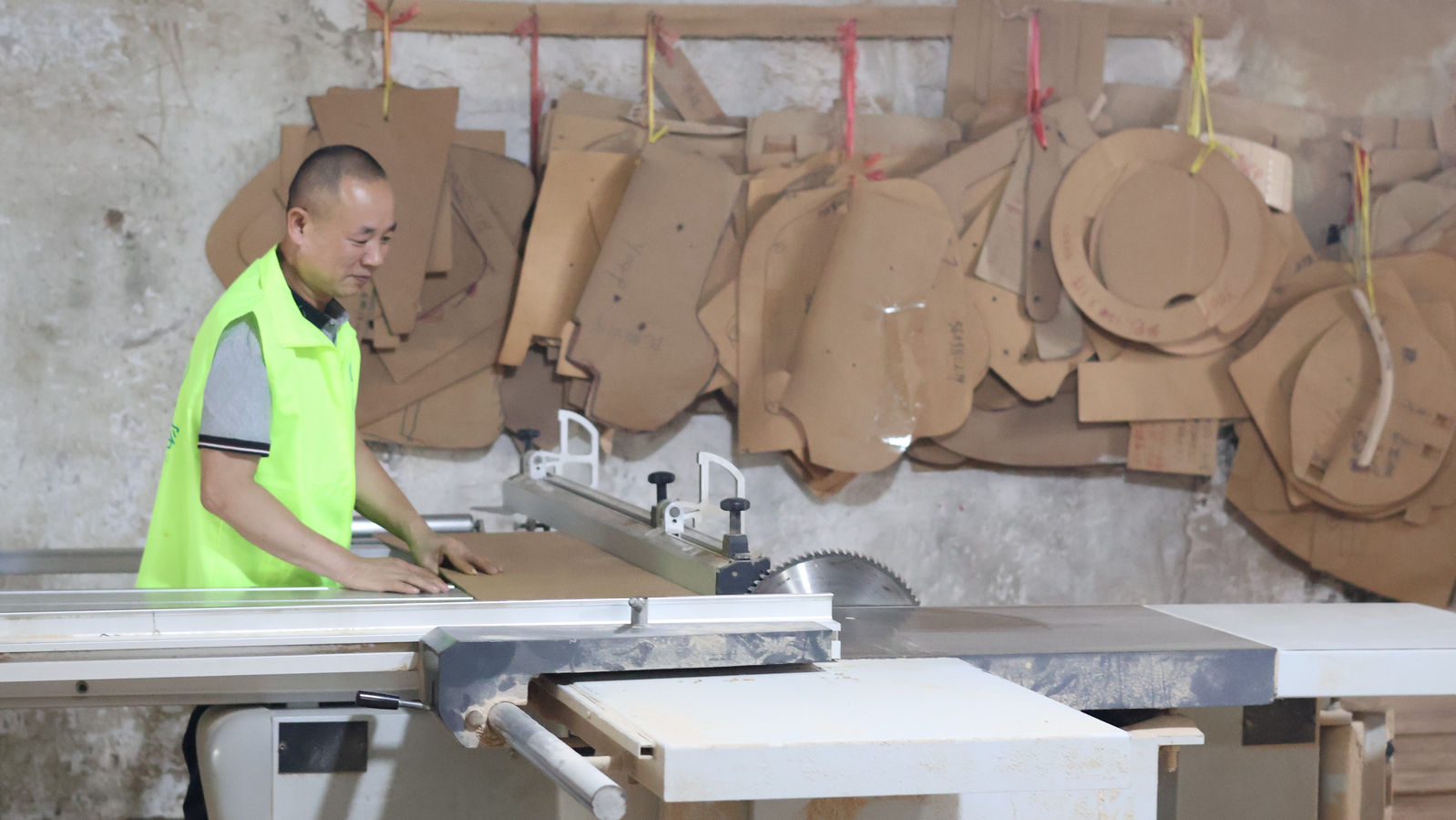 Foshan Jincheng Lirong Chair Industry Co., Ltd. Barber Chairs
