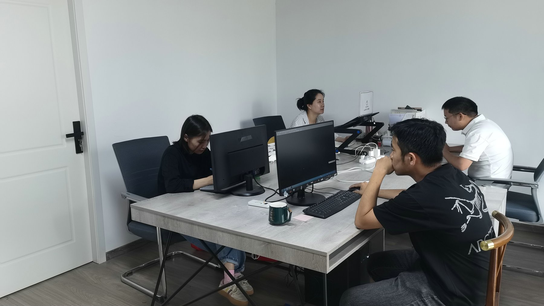 Hangzhou Manin Trading Co., Ltd. Shawl