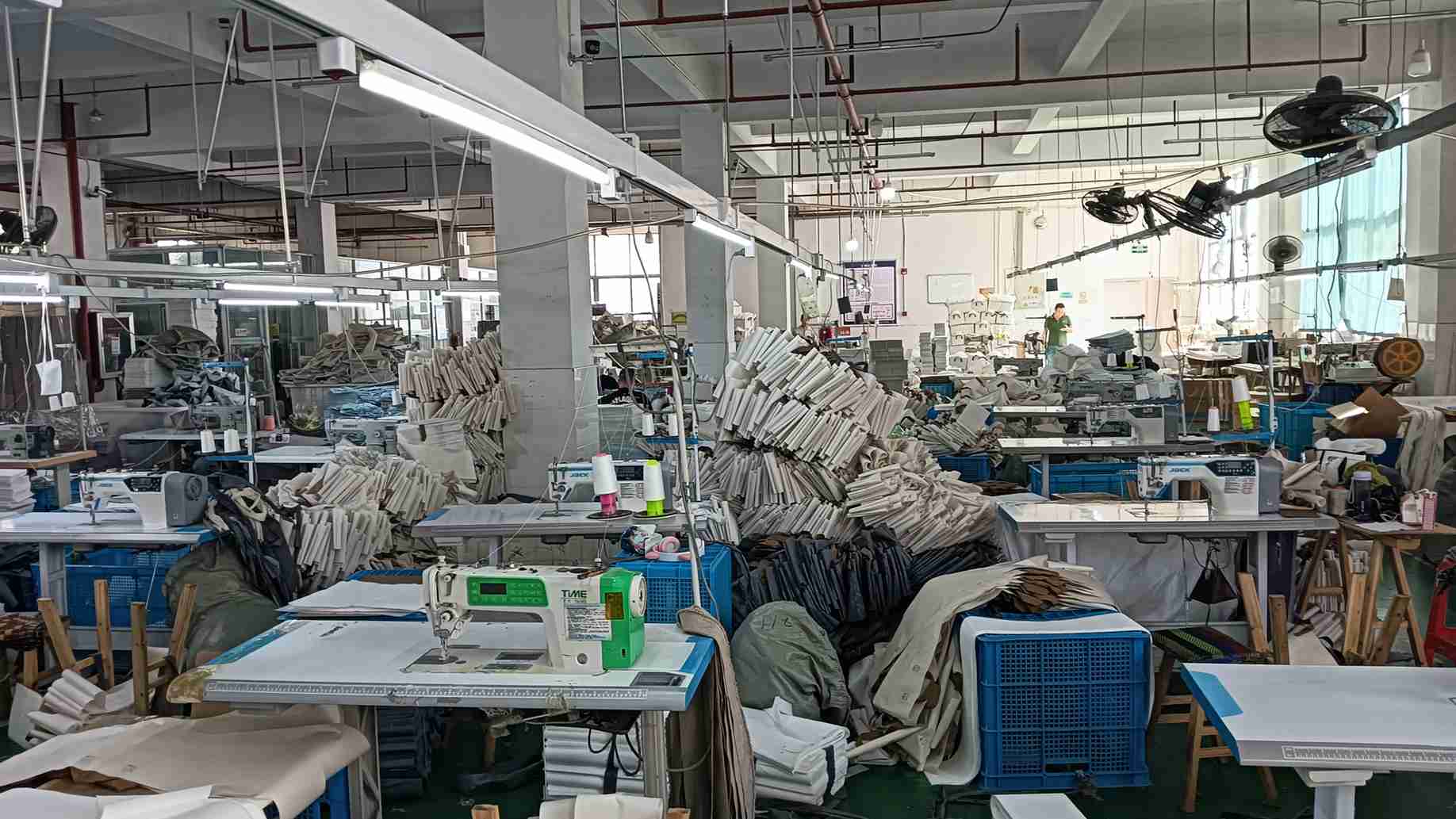 Yiwu Xunyi E-Commerce Co., Ltd. Handbags