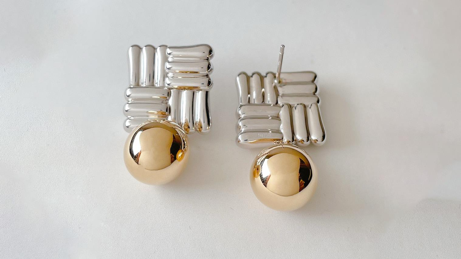 Shenzhen Linyin Technology Co., Ltd. Necklaces