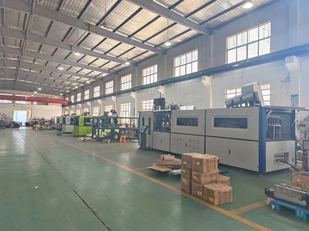 Taizhou Baoji Technology Co., Ltd. Semi Automatic PET Blowing Machine