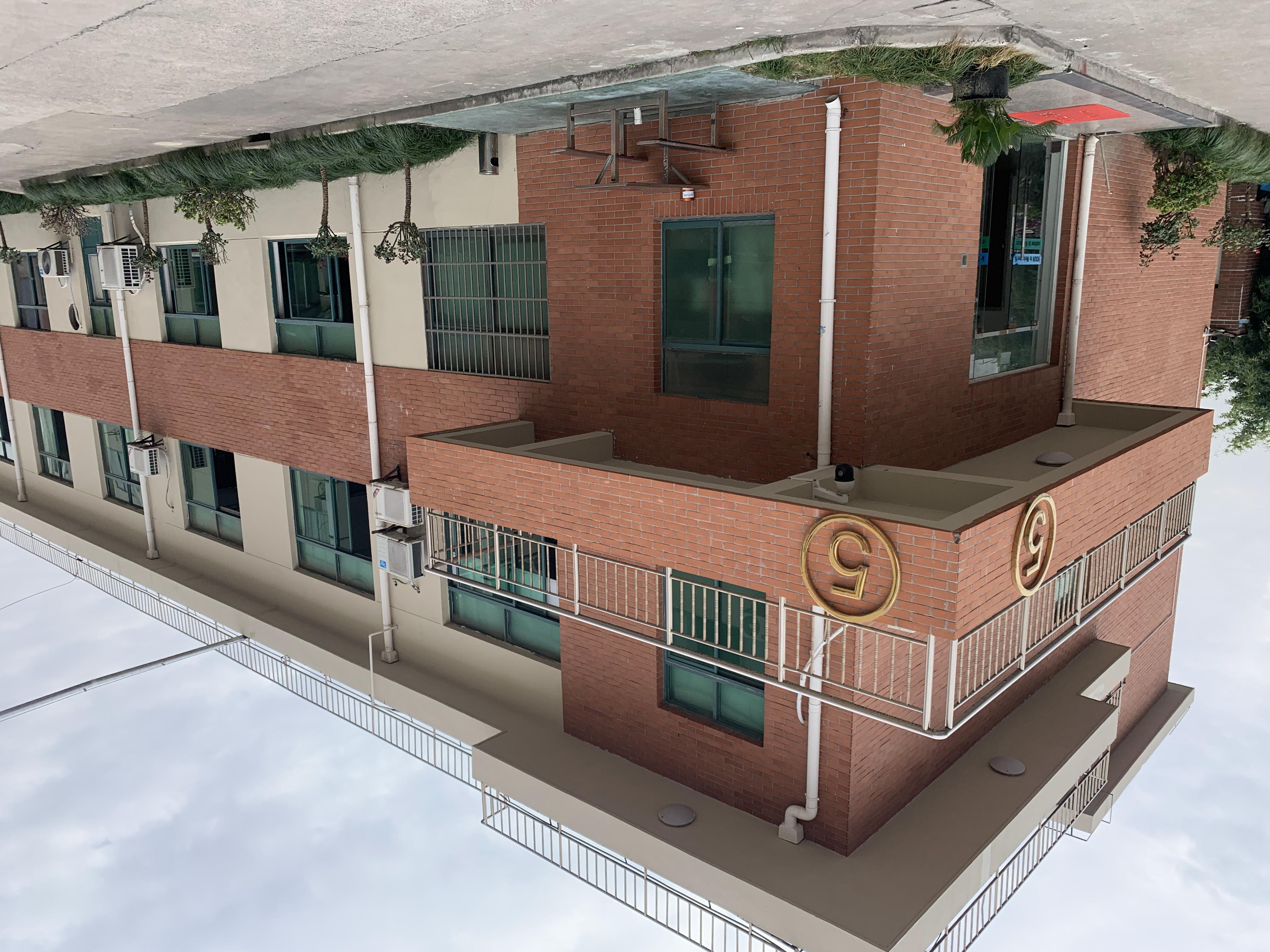 Shanghai Xirui Advertising Co., Ltd. Lable
