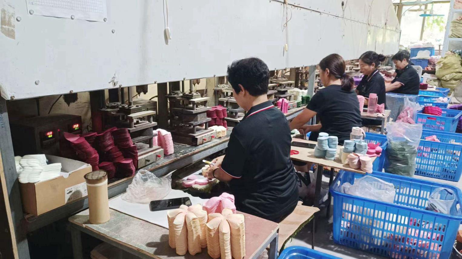 Fengqiu Zhaogang Silk Flower Factory factory image 4