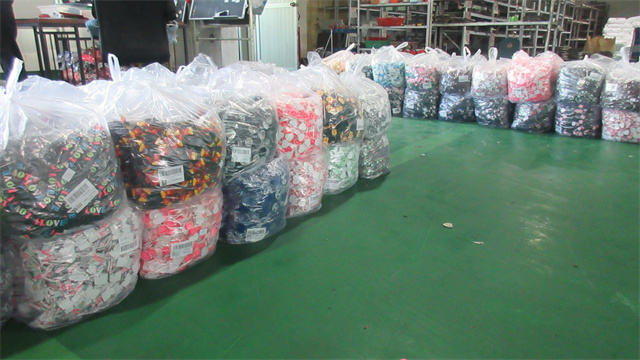 Fujian Dehua Runyayuan Ceramics Co., Ltd. Shoe Charms