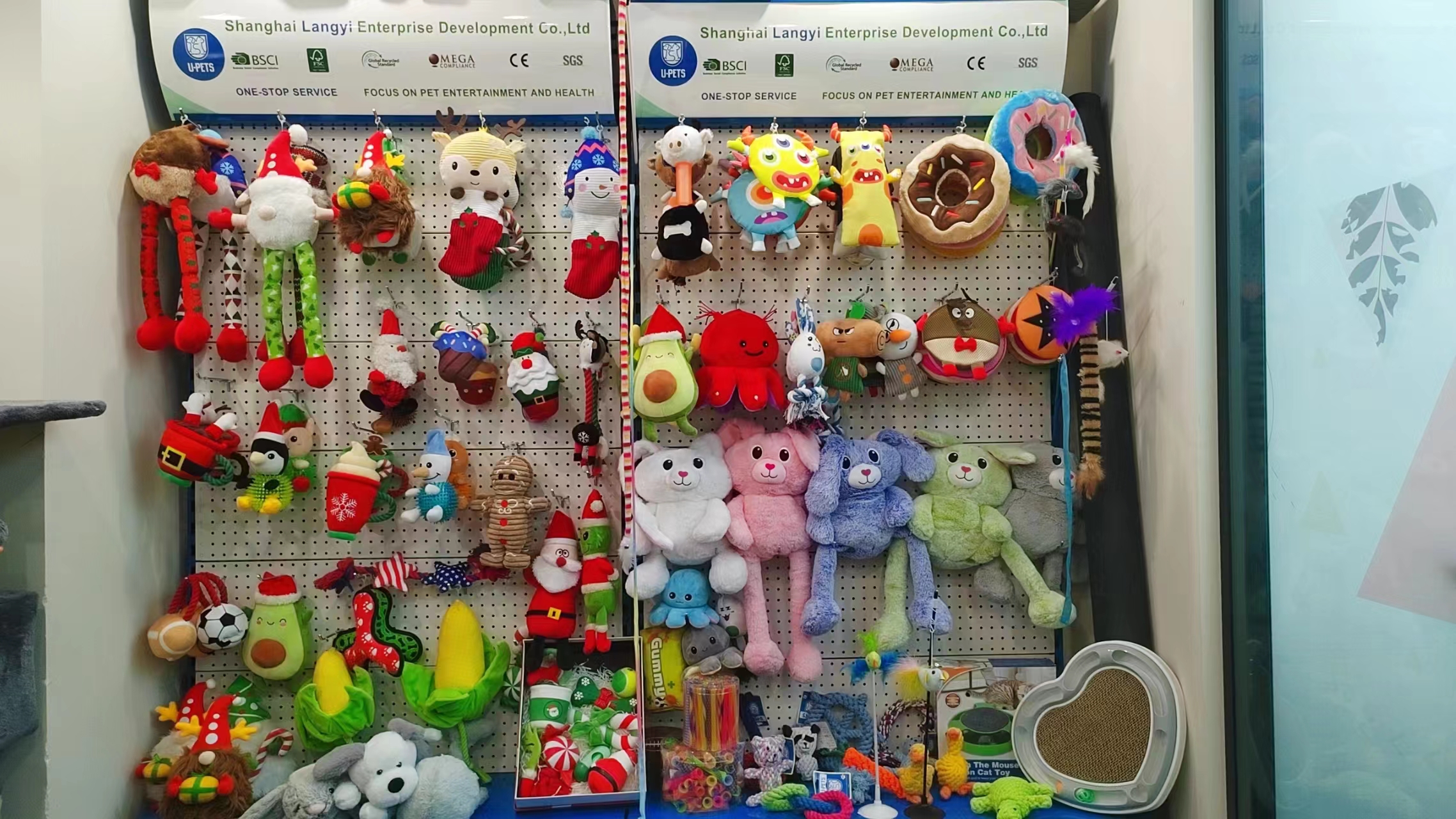 Shanghai Langyi Enterprise Development Co., Ltd. Cat Scratcher