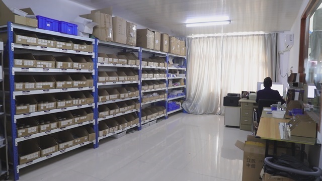 Pujiang Jingni E-Commerce Co., Ltd. Sew On Stone