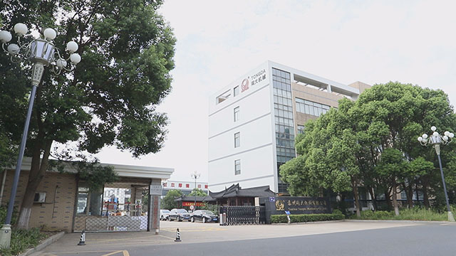 Suzhou Tongda Machinery Co., Ltd. Extrusion Blow Molding Machine
