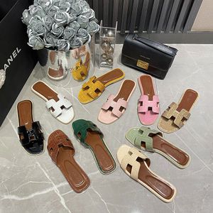 2024 New High Quality Ladies Flat Slippers Summer Beach Shoes Fashion Leather Sandals Slippers Outdoor Women Slides Slippers