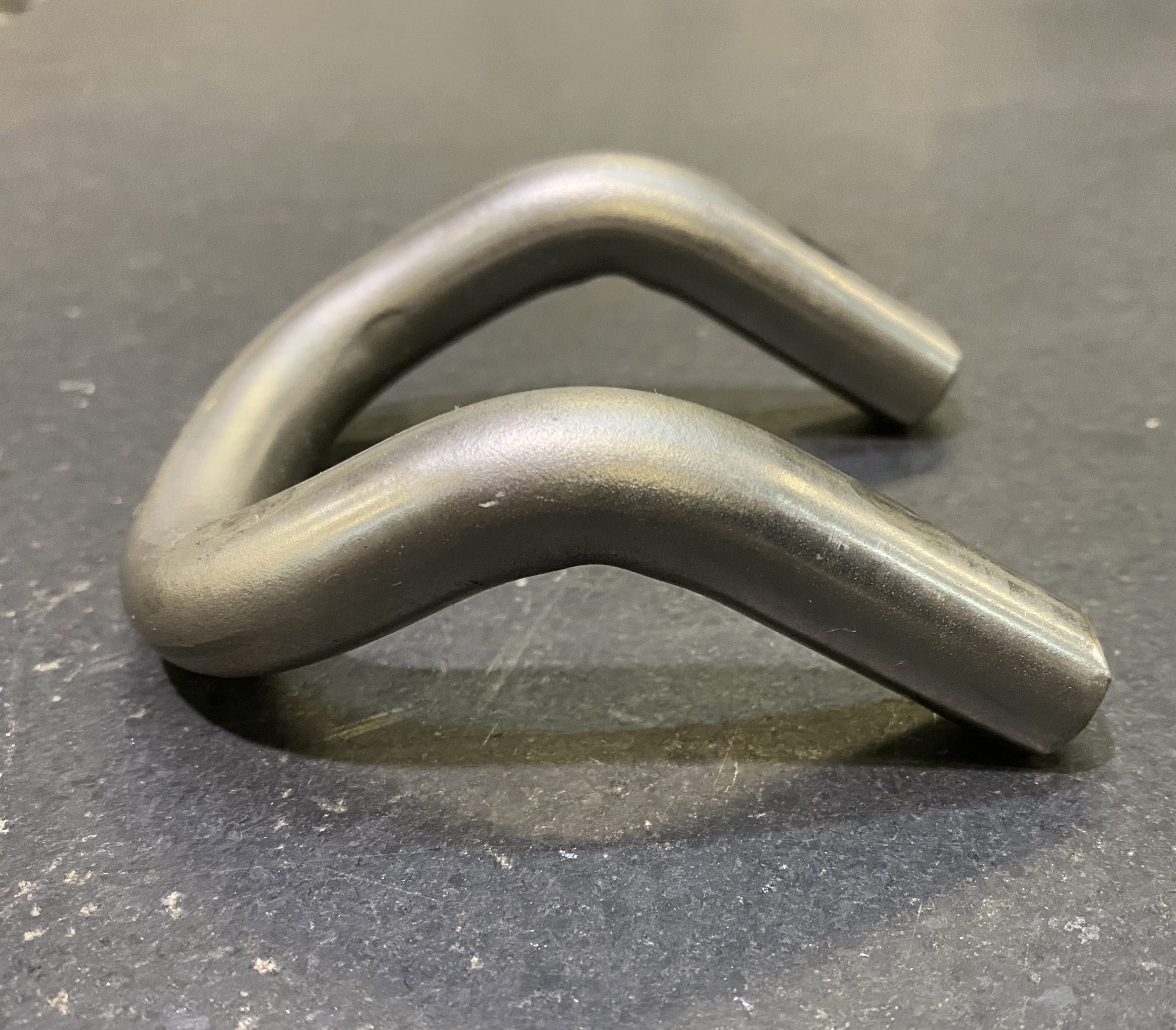 Stainless rod bending door latch