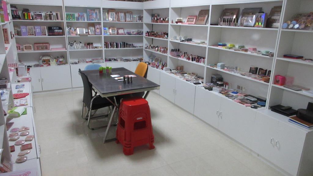 Yiwu Jiangr Bio-Technology Co., Ltd. Lip Gloss