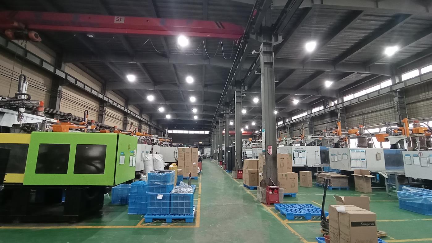 Taizhou Shengerda Plastic Co., Ltd. self-watering planters