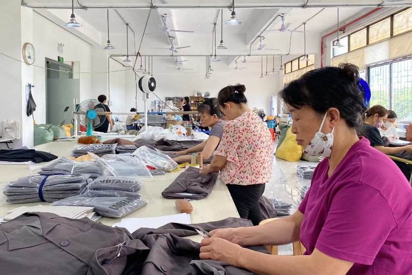 Guangzhou Chenyu Clothes & Accessories Co., Ltd. Men's tracksuits