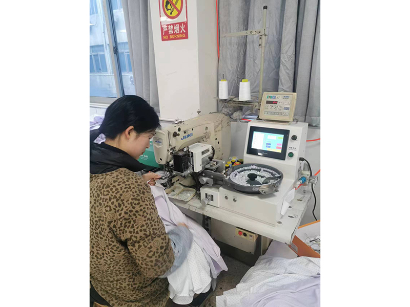 Yiwu Hongshun Clothing Manufacturing Co., Ltd. men's shirts